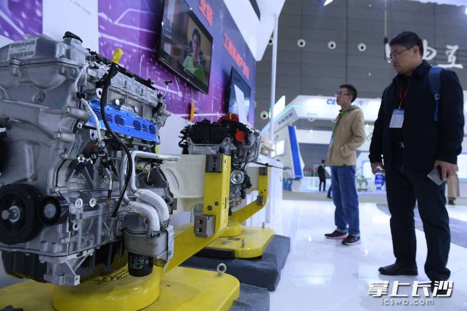 此次长沙经开区展区，展示了广汽三菱、广汽菲克的自产发动机。