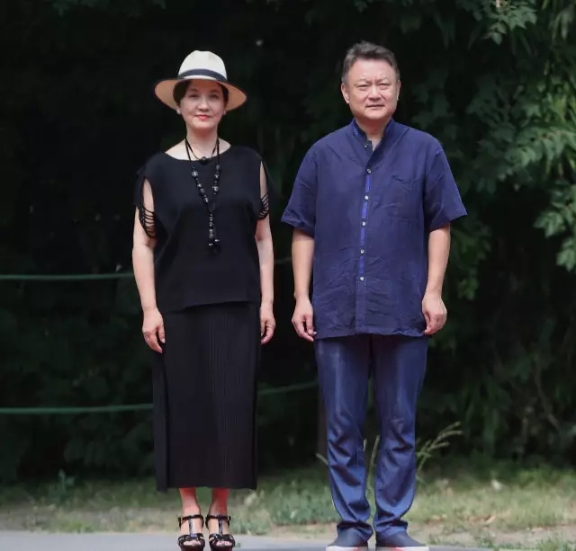 　　87版《红楼梦》播出30周年聚会，邓婕和欧阳奋强合影。