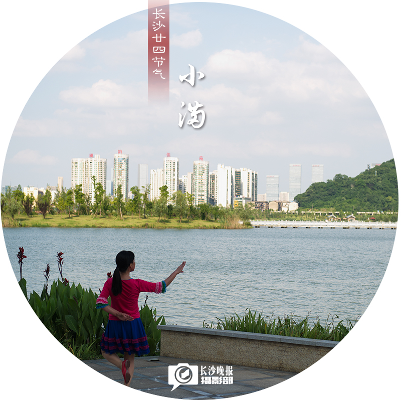 清澈、平静的湘江风光带，习习江风，为整座城市带来了夏日的凉爽。