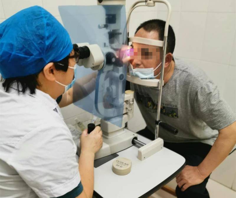 陈先生到湖南省人民医院马王堆院区眼二科就诊。