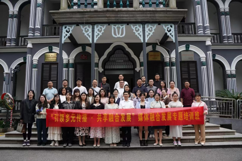 学员们走进湖南第一师范毛泽东与第一师范纪念馆参观学习。