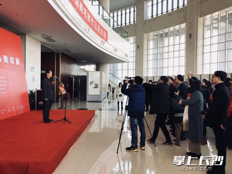 长沙市文联党组成员、副主席谢胜文宣布开幕