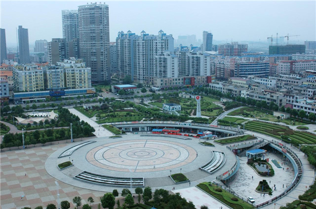 星沙街道所辖范围为长永高速以北、京港澳高速以东，总面积24.53平方公里，建成区面积19.62平方公里，下辖社区17个。现有企事业单位3000余家，其中规模以上企业100多家。