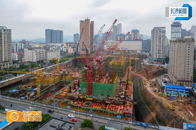 2014年5月19日，建设中的九龙仓国金中心