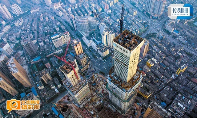 2016年3月2日，俯瞰繁忙的九龙仓国金中心建设工地