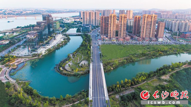 洋湖生态新城荣获“中国人居环境范例奖”，片区发展不断提速。