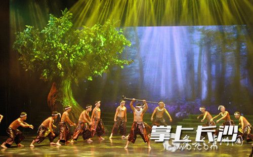 黔东南州乡村旅游民族文化展示活动环节，演员们带来精彩的表演。图片来源：多彩贵州网
