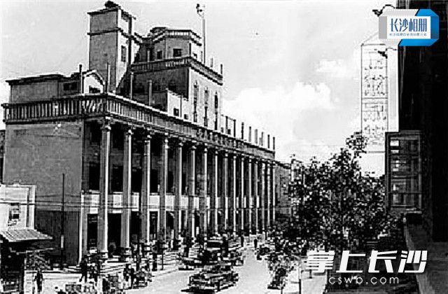 国货陈列馆是老长沙的标志性建筑，图为1934年的长沙国货陈列馆。
