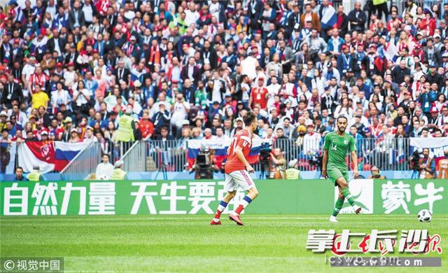 在俄罗斯2018年世界杯上，全球赞助商蒙牛独辟蹊径地选择了全汉字广告在赛场亮相，吸引了世界的目光。资料图片