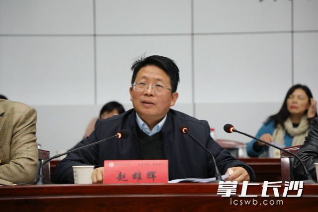 受邀参加研讨会的湖南省教育科学研究院副院长赵雄辉一一为大家解答新高考热点问题。