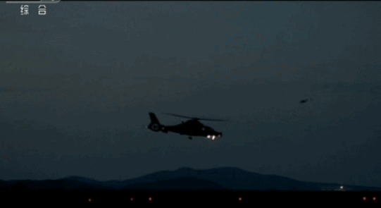 夜间直升机出动画面