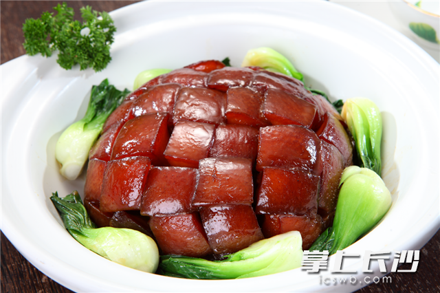 花猪肉质细嫩味道鲜美，烹制的红烧肉令食客回味。