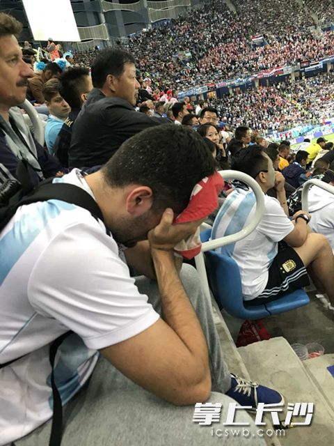 哭泣的阿根廷球迷。均为长沙晚报记者赵紫名摄