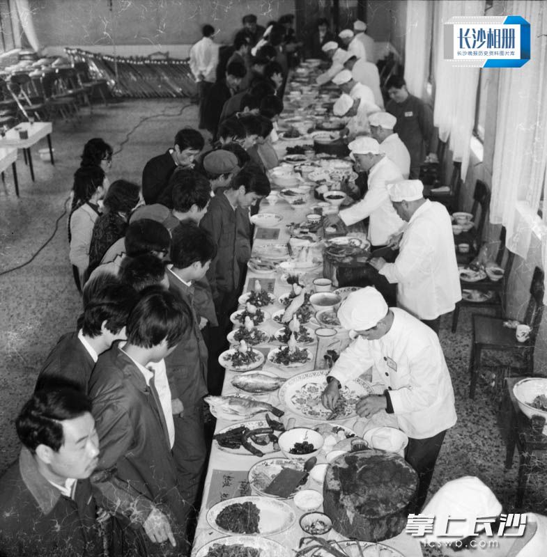1982年，湖南省饮食业技术比赛在湖南旅社举行。