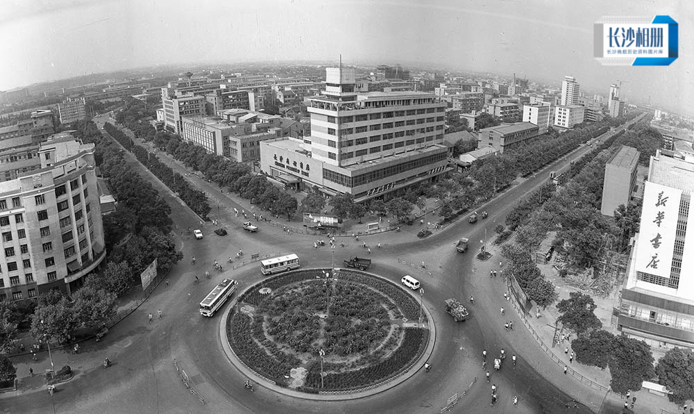 1986年7月30日，高空俯瞰下的袁家岭广场。