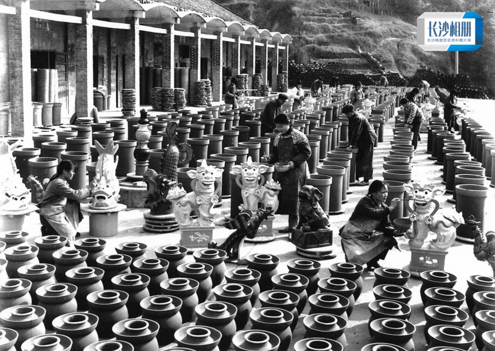 1981年，铜官窑的生产场景。