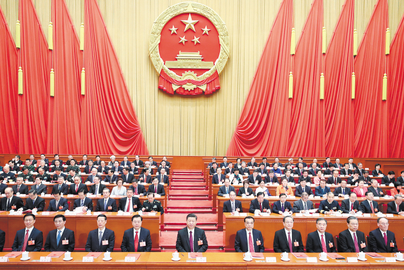 3月20日，第十三届全国人民代表大会第一次会议在北京人民大会堂闭幕。　　习近平等党和国家领导人在主席台就座。新华社记者 鞠鹏 摄