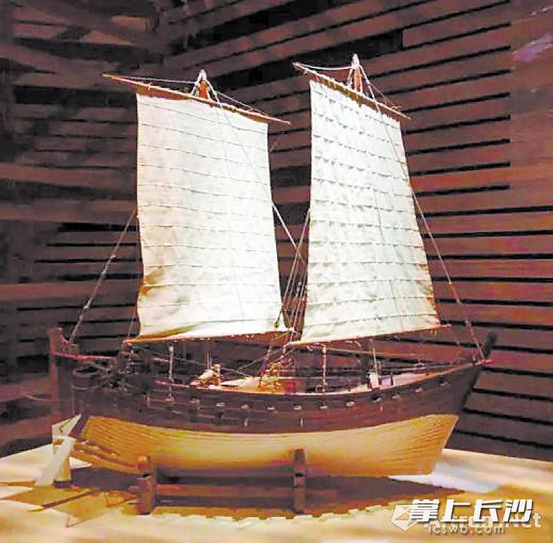 神秘的“黑石号”帆船模型。