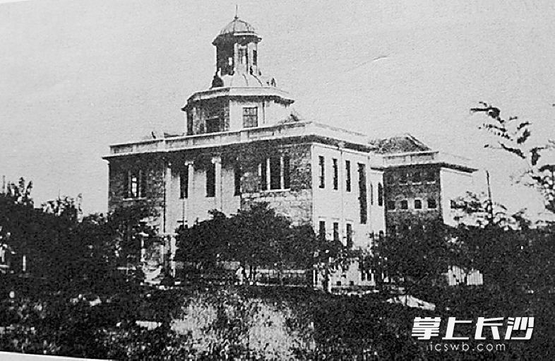 被日寇炸毁前的湖南大学图书馆。长沙市城建档案馆供图