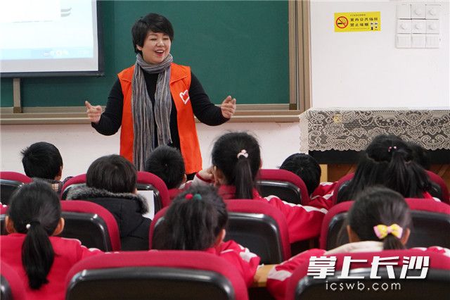 志愿教师王利瑶的声乐课堂。
