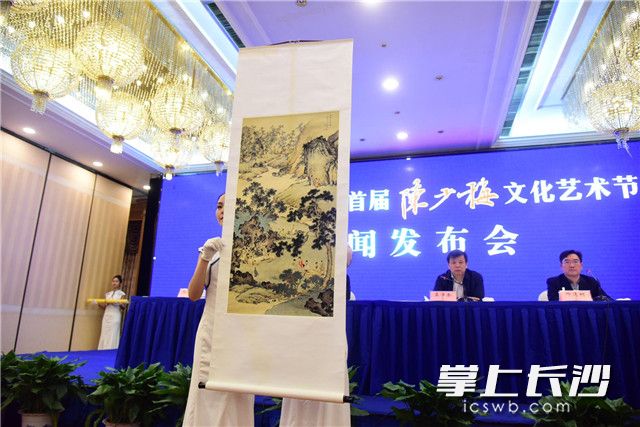 　　发布会现场展示了陈少梅的《西园雅集图》真迹，拍卖市值逾2000万元