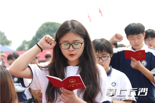 高三学子举行宪法宣誓仪式