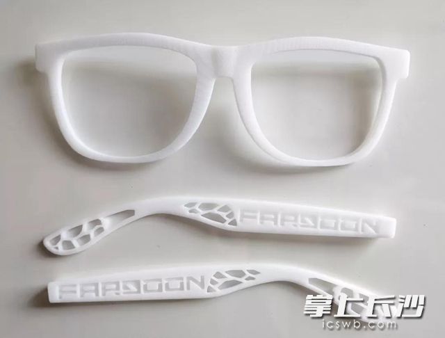 3D打印的眼镜架。 企业供图