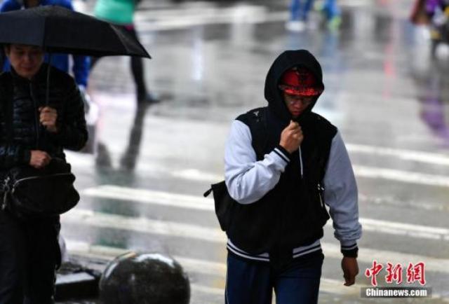 资料图：降温天气。 中新社记者 刘新 摄