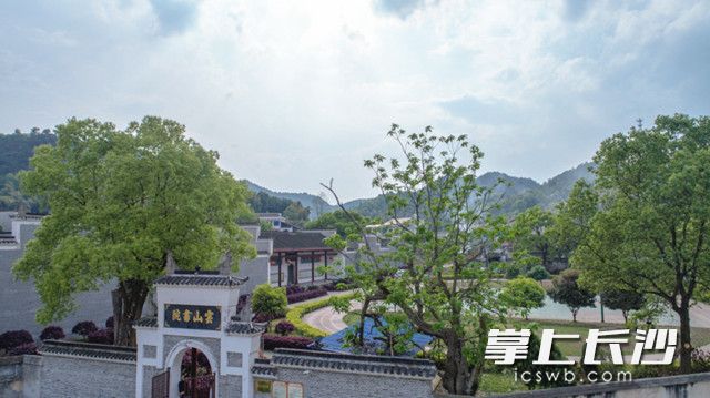 云山书院位于宁乡县城西45公里的水云山下，古朴的清代建筑风格，整体保存较好。