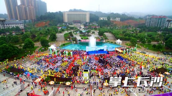 2017中国（桃江）山地户外健身休闲大会开幕式现场 。主办方供图
