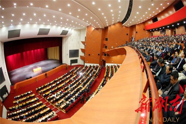 　　11月6日上午，中央宣讲团党的十九大精神宣讲报告会在省人民会堂举行。