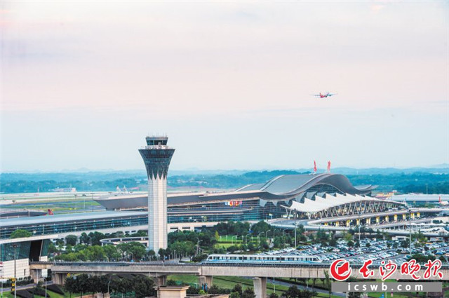 今年3月，长沙黄花国际机场第二跑道正式启用，长沙进入“双跑道”时代。