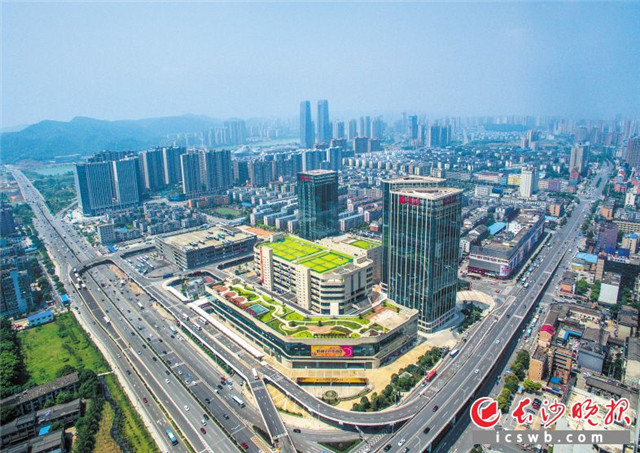 集地铁、长短途客运、城市公交、出租车等多种交通功能及写字楼、购物中心、商业街等商业功能于一体的湘江新区综合交通枢纽。