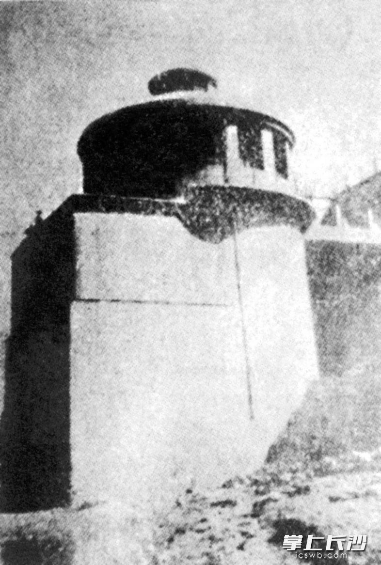 1951年9月竣工的自来水给水工程——自来水厂水塔。