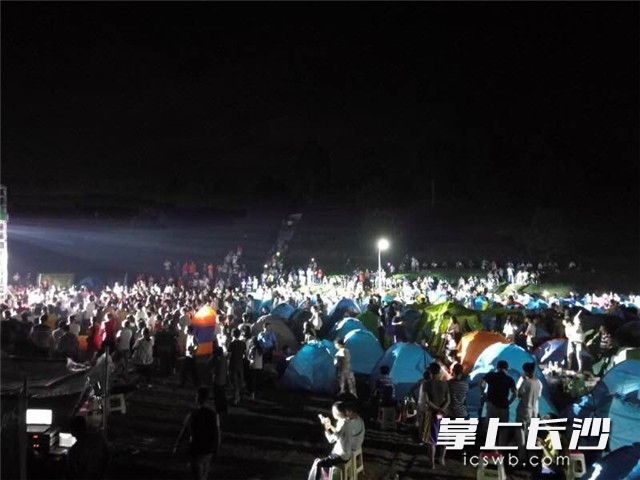 　　湘丰茶博园乡村音乐节吸引了大批音乐爱好者。