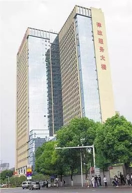 华泰尚都的“律政服务大楼”。目前签约入驻的律政企业共计29家。记者 刘麟 摄