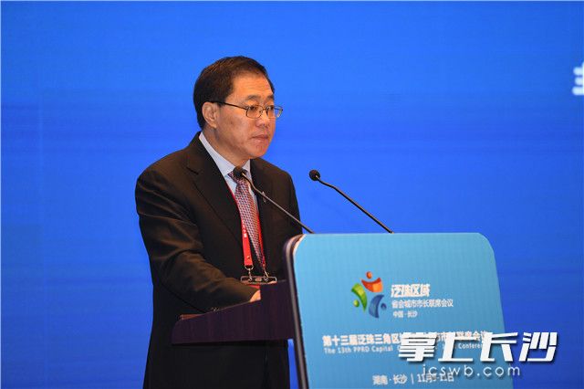 长沙市委副书记、市长，湖南湘江新区党工委书记陈文浩主持会议。