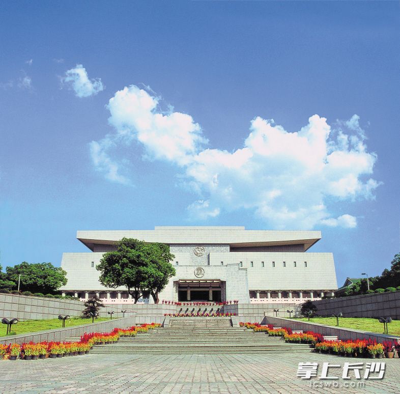 图为2000年前后拍摄的湖南省博物馆建筑旧影。