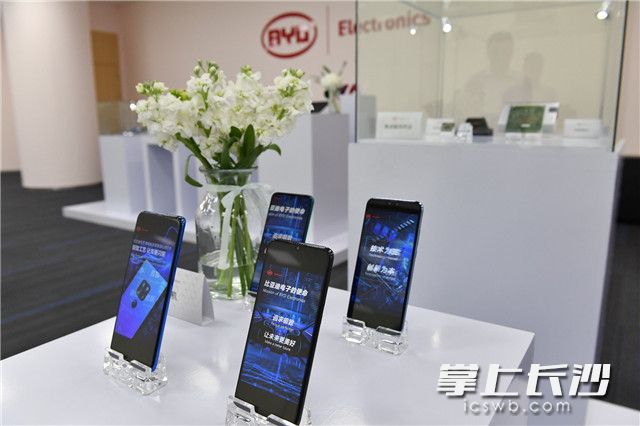 长沙智能终端产业园比亚迪电子产品华为手机首批产品下线。