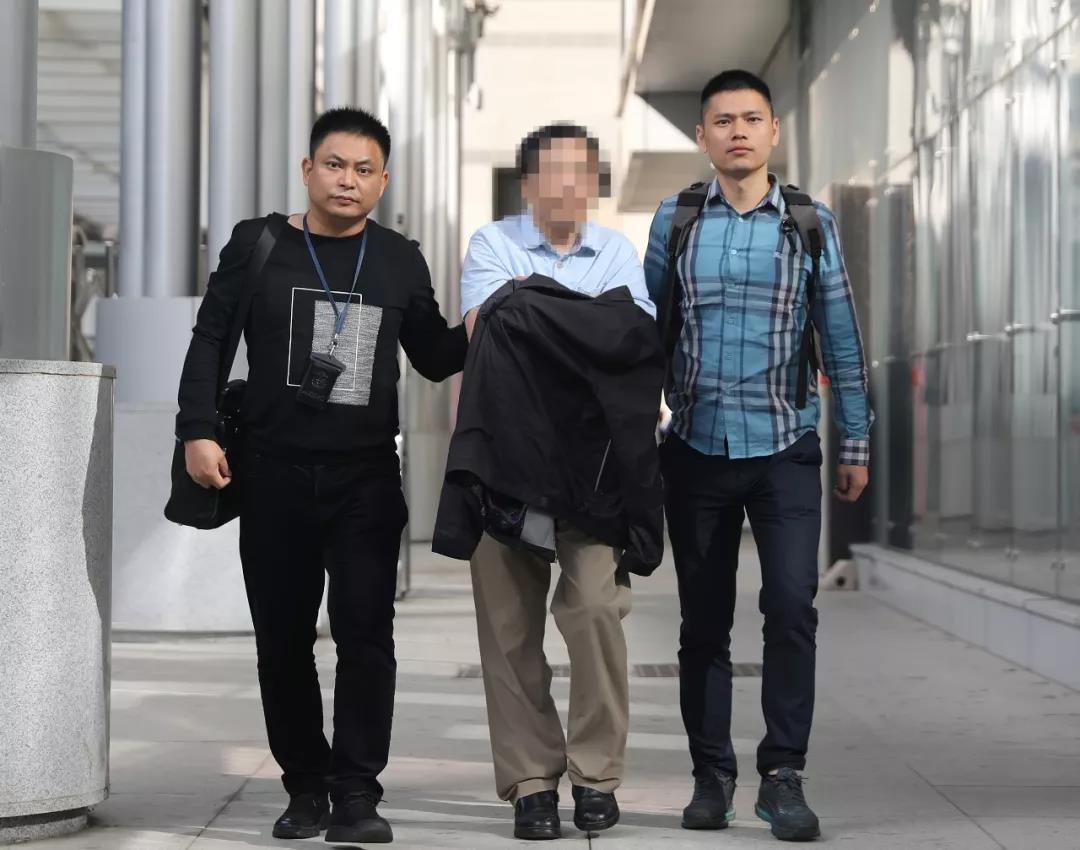 嫌疑人刘某辉被民警带回郴州。警方供图