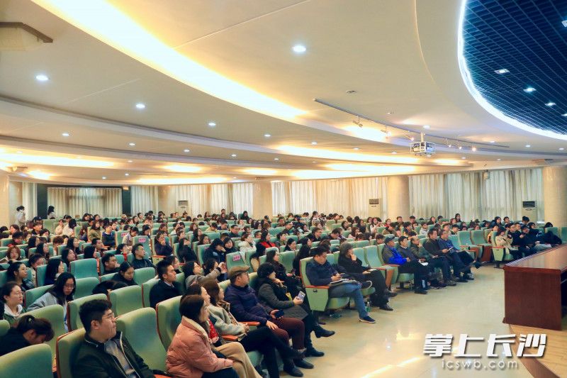 “新时期的美术教育”学术研讨会在湖南师范大学美术学院举行。