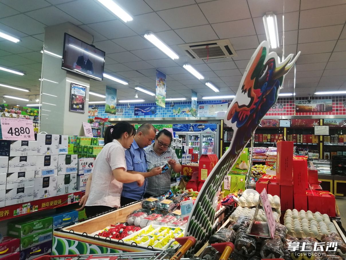端午节前，长沙多个区县市的市场监管部门针对节令食品开展专项检查。