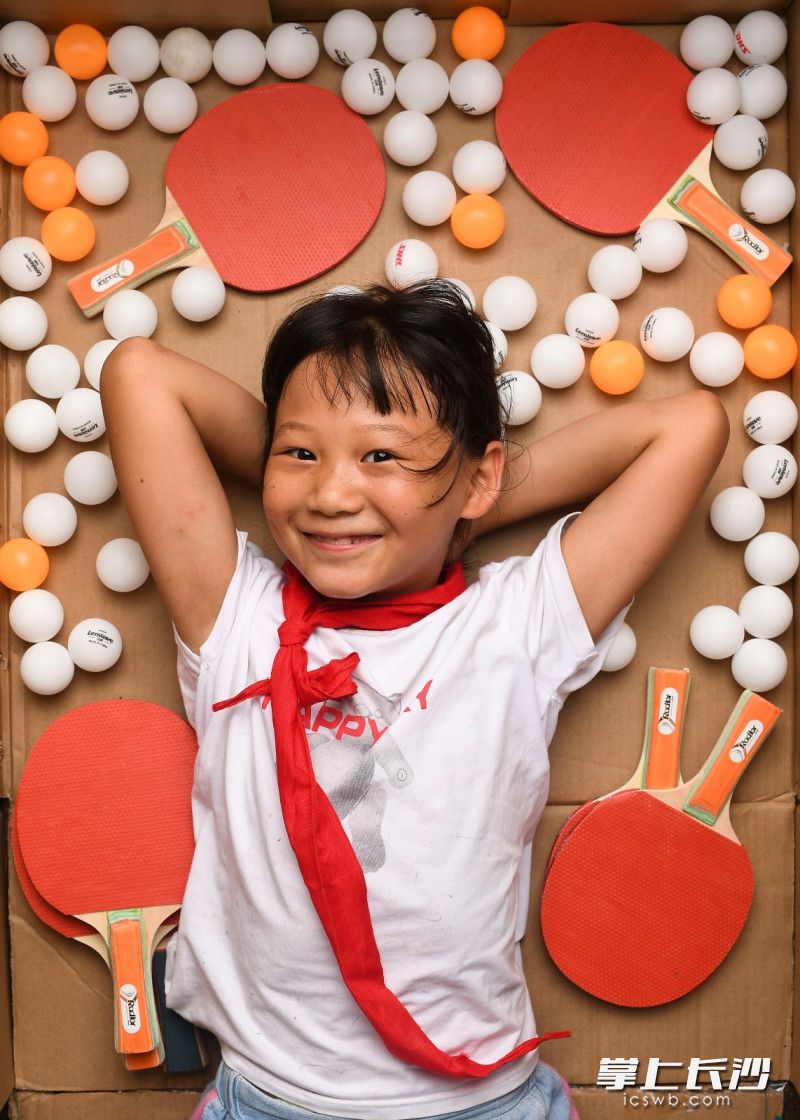 余秋荷  （三年级  9岁）：谢谢您！哈哈哈 ，今天学校有乒乓球桌了。