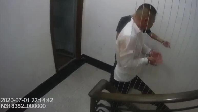 开福区人民法院对一名拒不执行的“老赖”司法拘留十五日。视频截图 开福法院供图