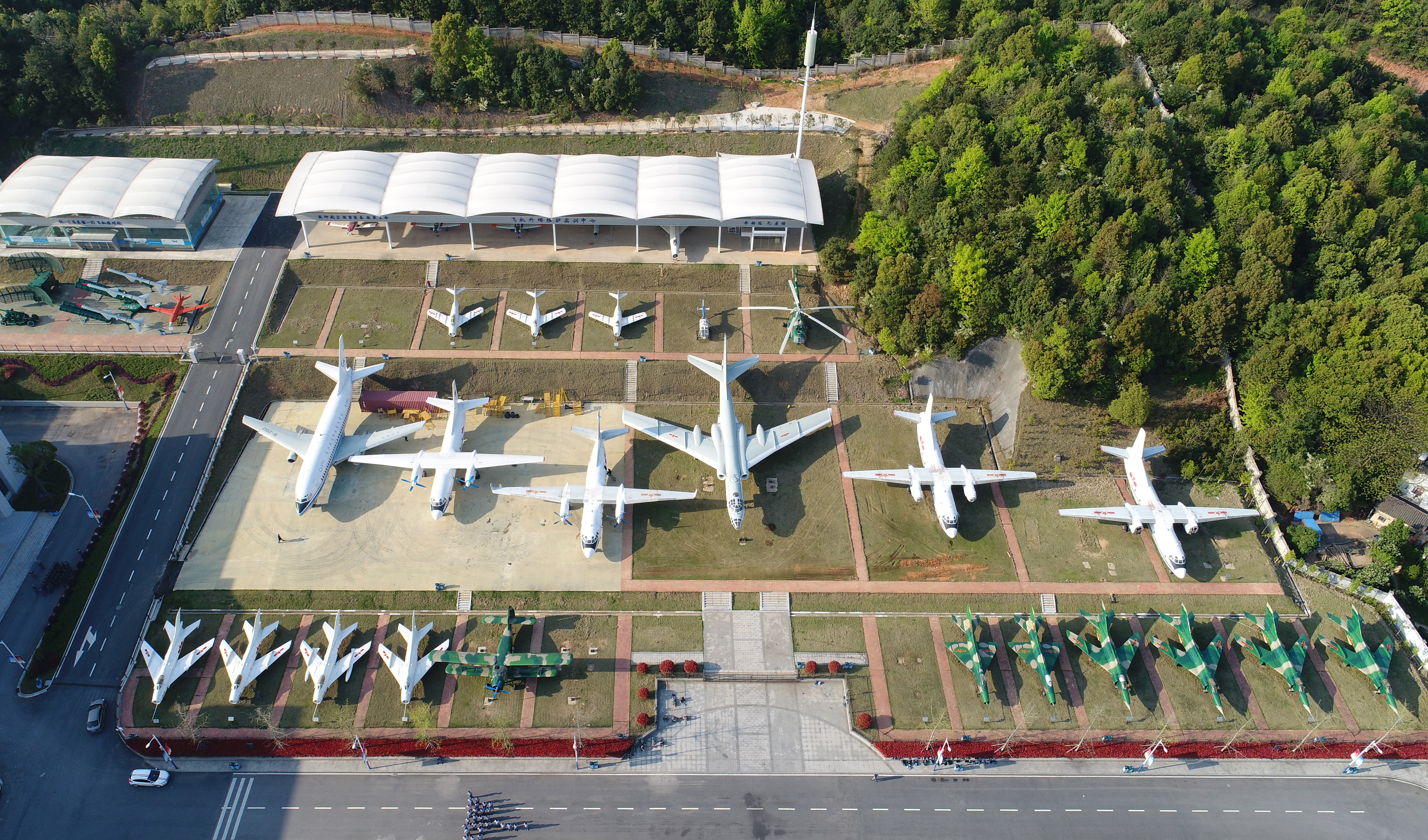 长沙航空职业技术学院航空装备展示坪。