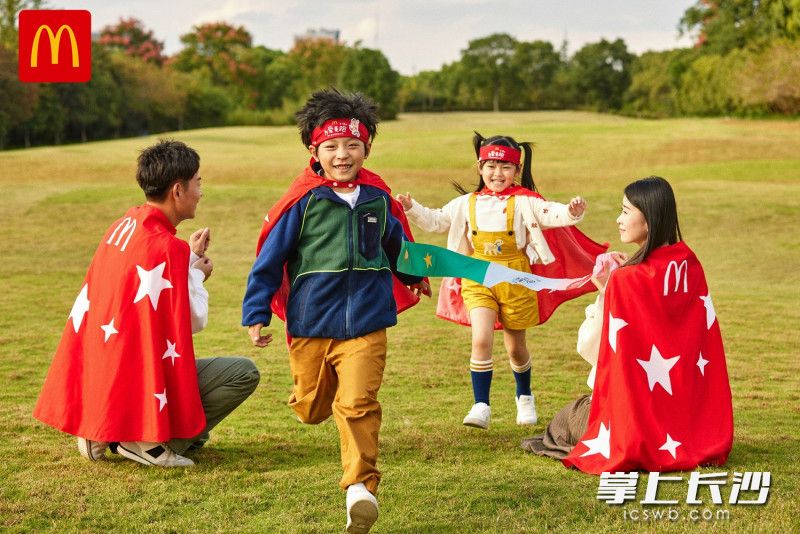 2020年“为爱麦跑”采用创新的“线上爱心亲子跑”，让参跑家庭享受亲子时光，助力麦当劳叔叔之家。均为麦当劳中国供图