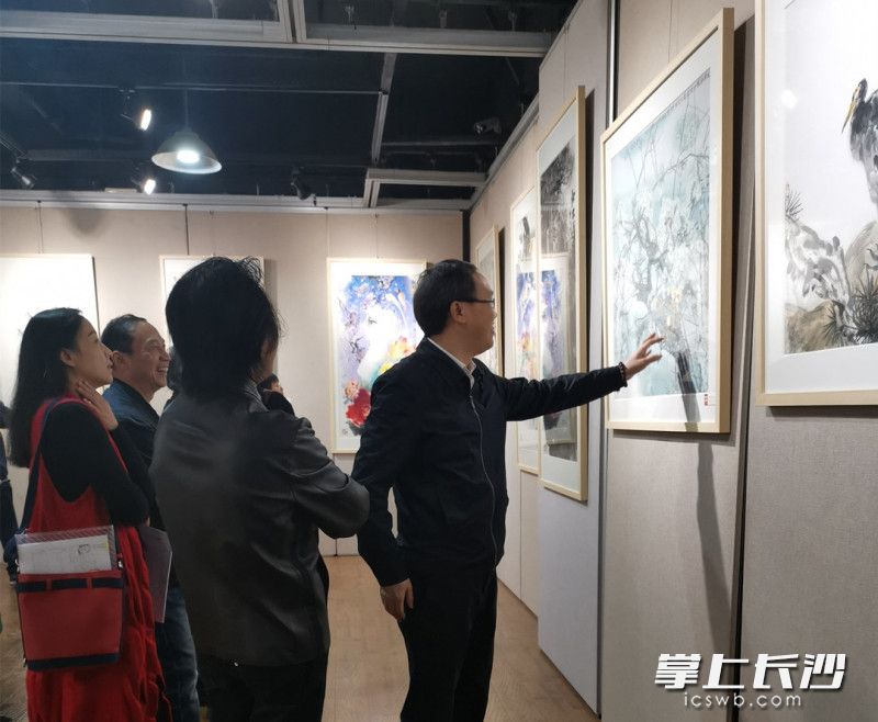 11月1日，湖南省花鸟画作品邀请展开幕。