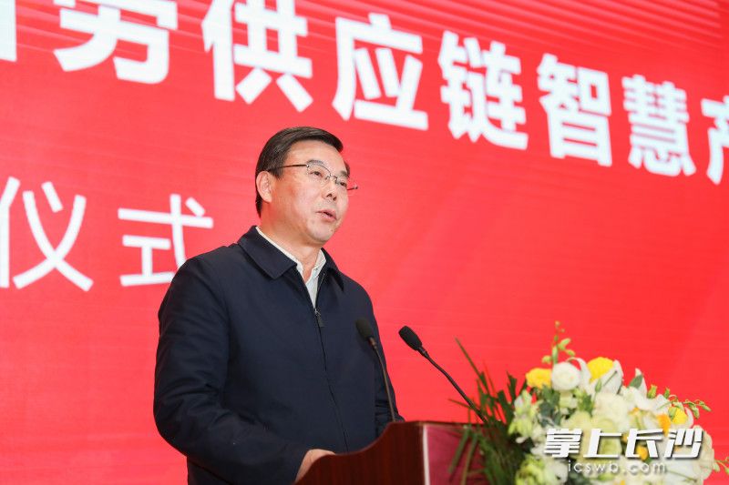 孝感市委书记、市长吴海涛致辞。