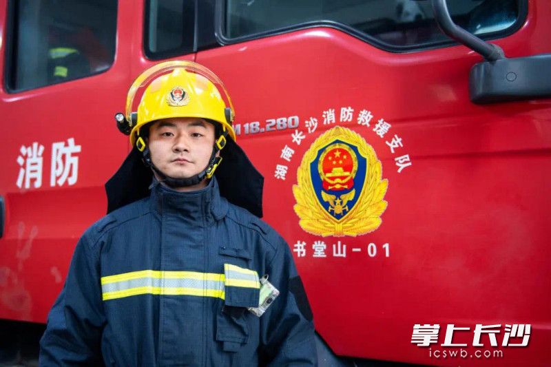 退伍后，吴国良成为一名消防员。