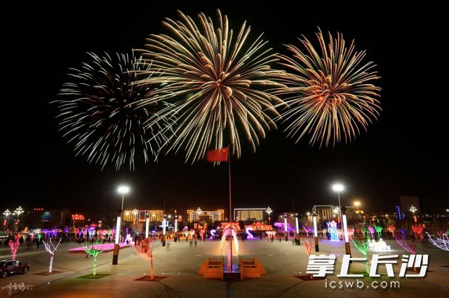 元宵节，浏阳花炮在大江南北绽放，其中小产品尤其走俏。除署名外均为浏阳花炮中心供图